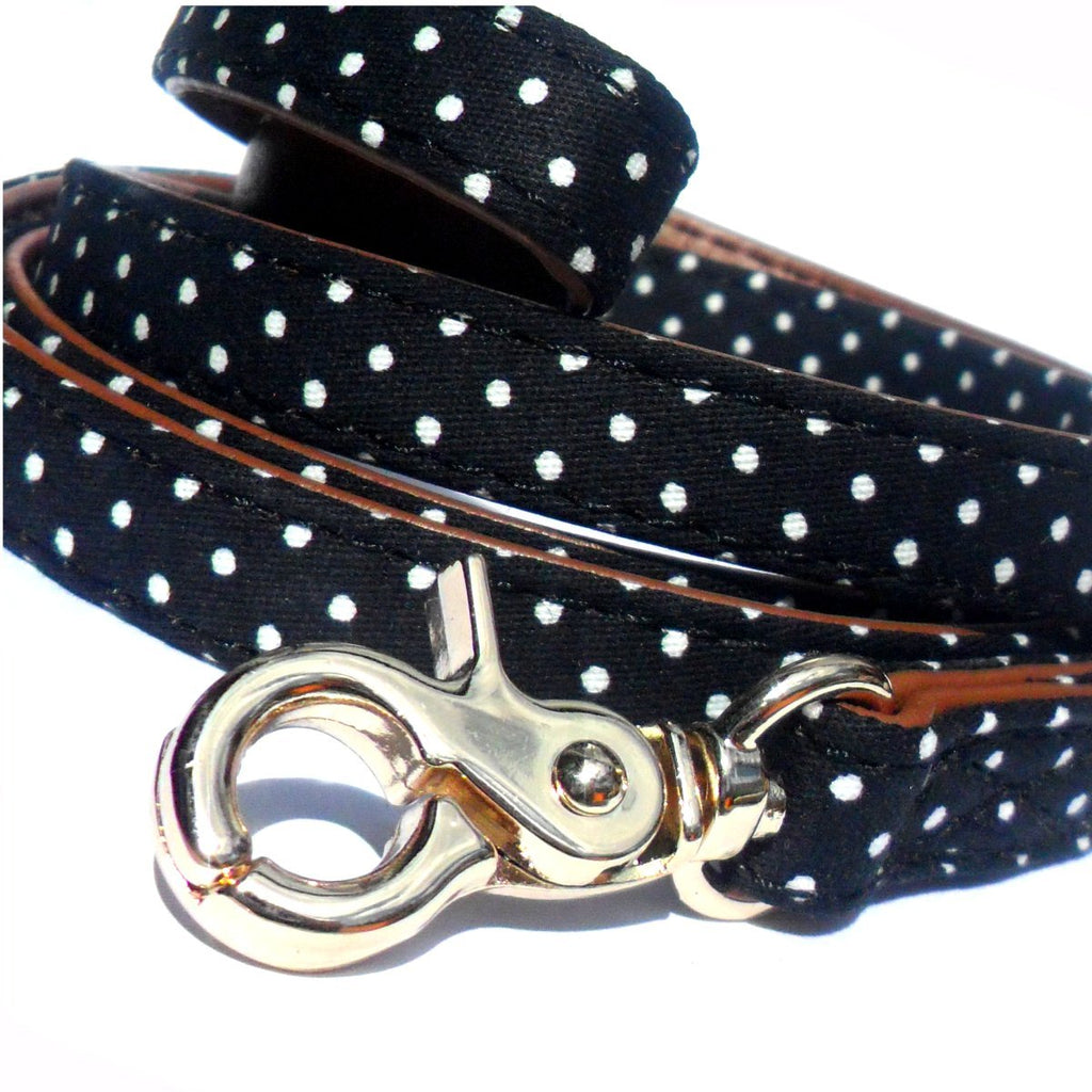 Guinzaglio per cani in tessuto a pois.